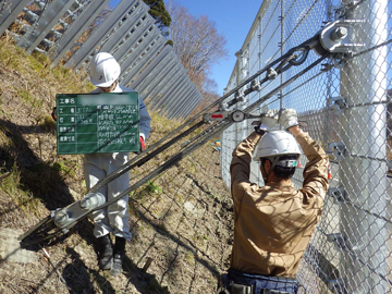 11. 山側控えロープ設置