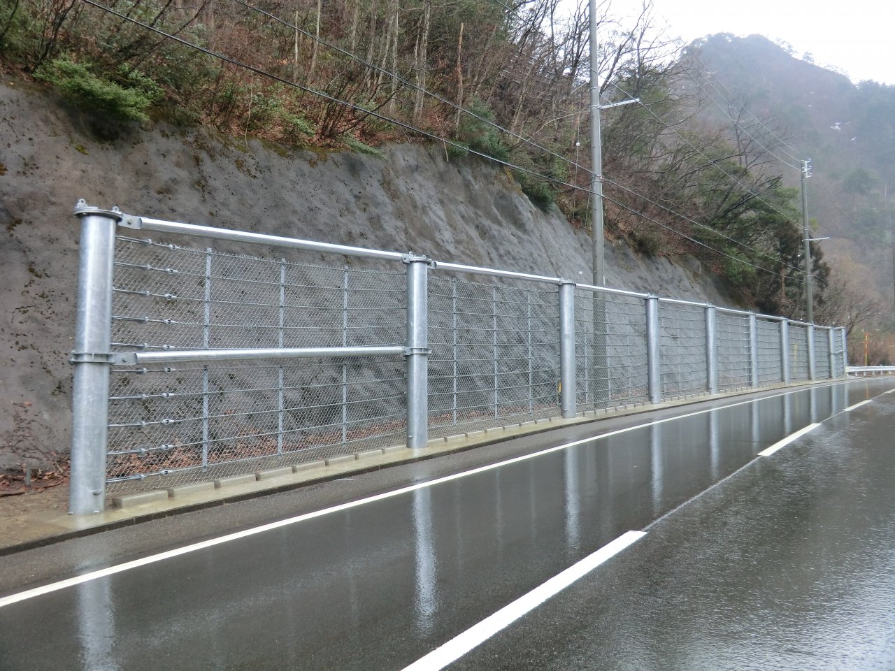 平成25年度(一)三川インター線落石防護柵設置工事