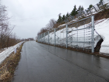平成27年度雪に強いみちづくり事業(地債･雪寒)一般県道鳥海公園青沢線せり出し防止柵設置工事