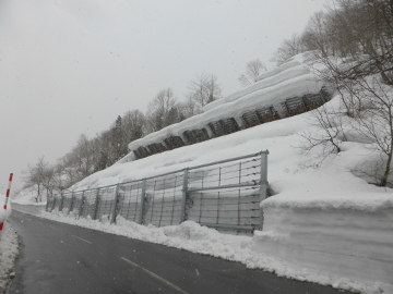 平成27年度雪に強いみちづくり事業(交付金)主要地方道大江西川線雪崩予防施設設置工事