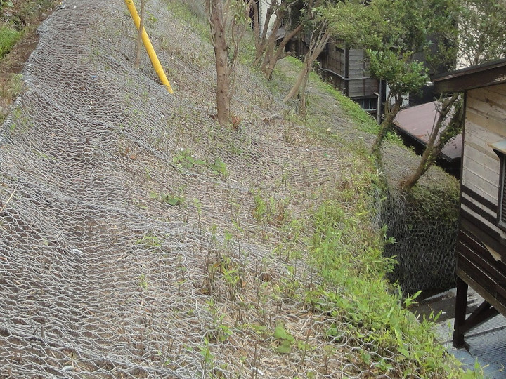 江の島サムエルコッキング苑南側斜面地防護対策工事