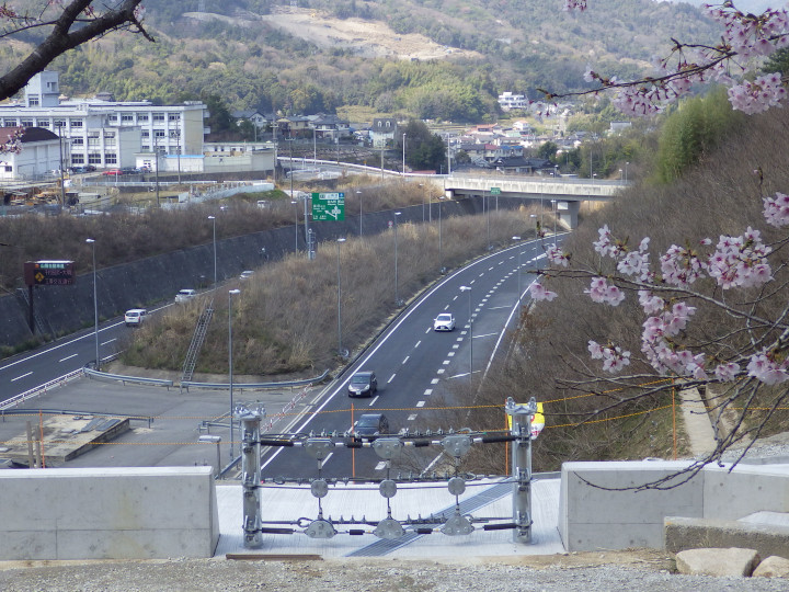 広島高速1号線福木トンネル坑口上土石流対策工事