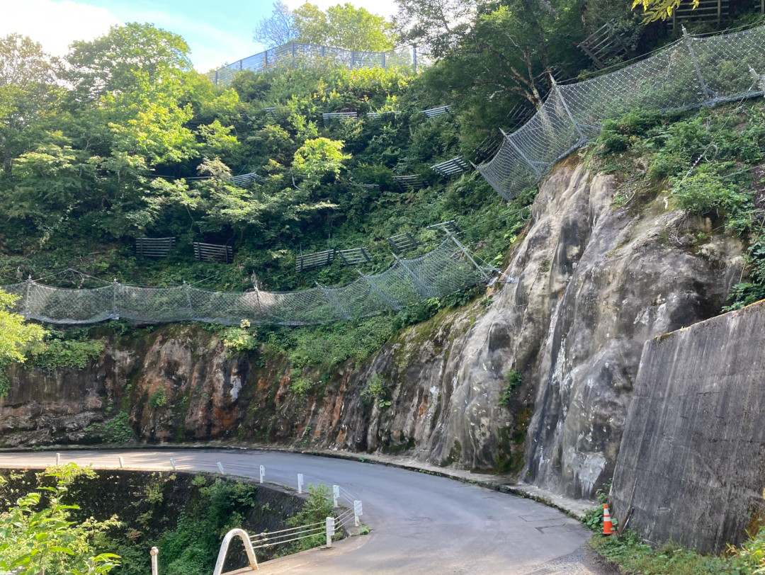 一般県道夏油温泉江釣子線夏油地区落石防護柵設置工事