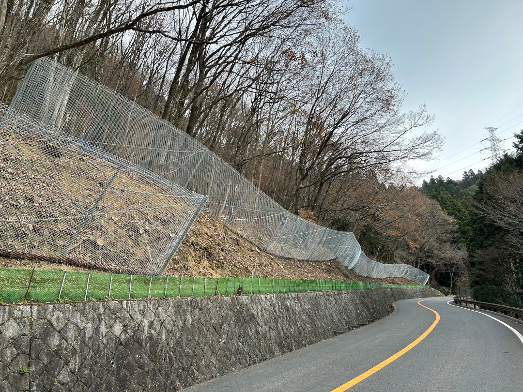 大阪北摂霊園幹線道路1号線落石防護柵設置工事