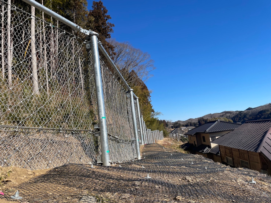 崩壊土砂防護柵設置工事鮎田その1(補助砂防)