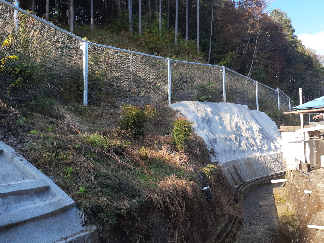 204-040213崩壊土砂防護柵設置工事北向ⅡAその2(補助砂防)