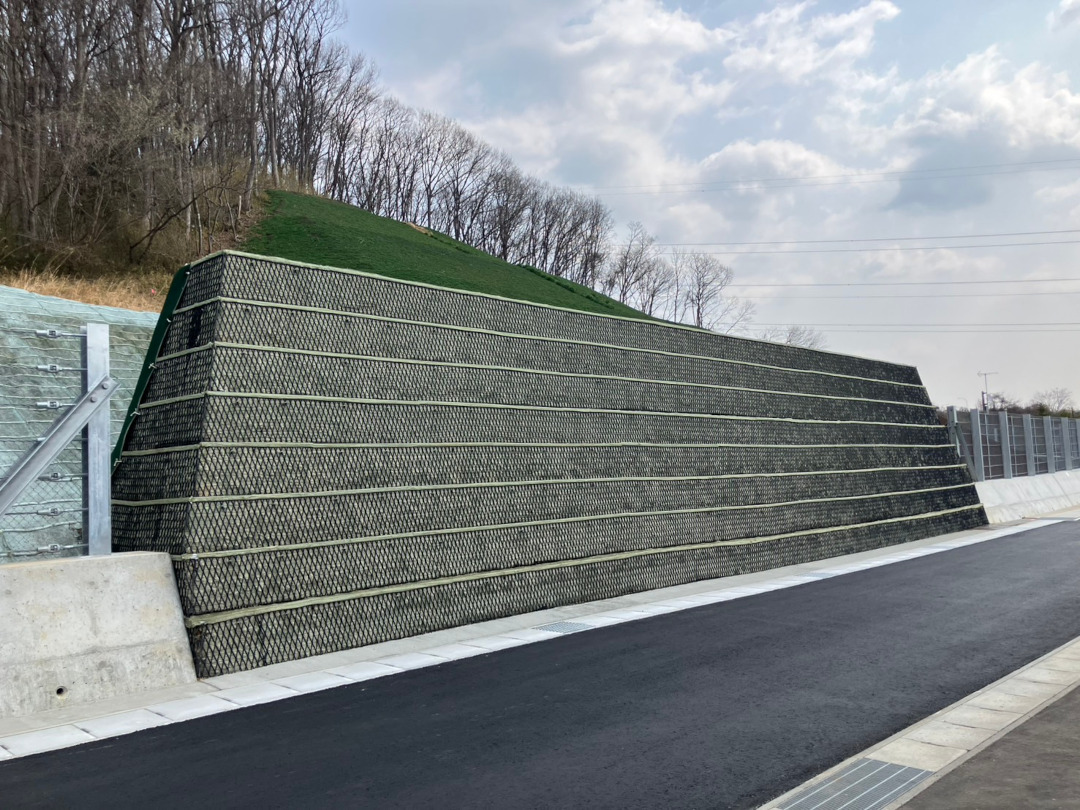 中峯急傾斜地崩壊対策工事