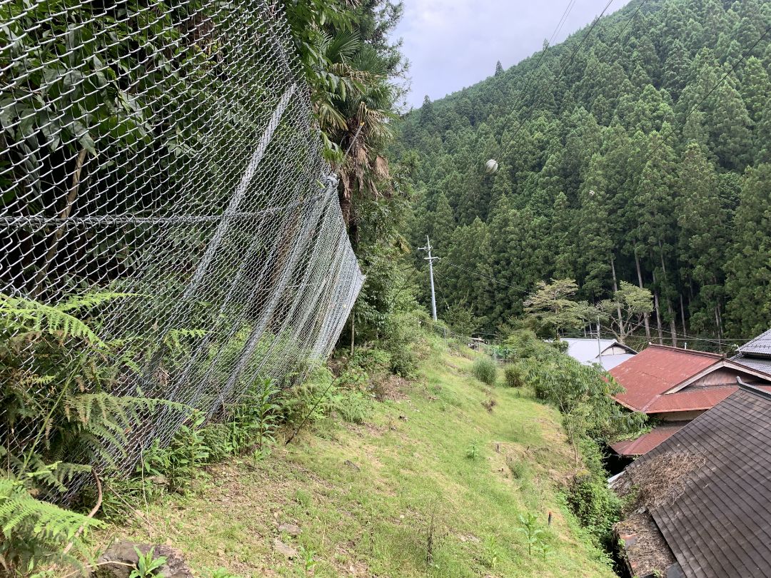民家裏でも景観になじみ、圧迫感がありません。