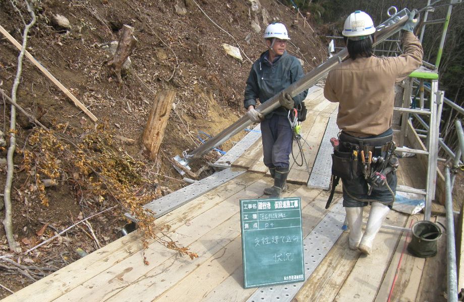 最も重い部材である支柱でも人力で建込が可能です。